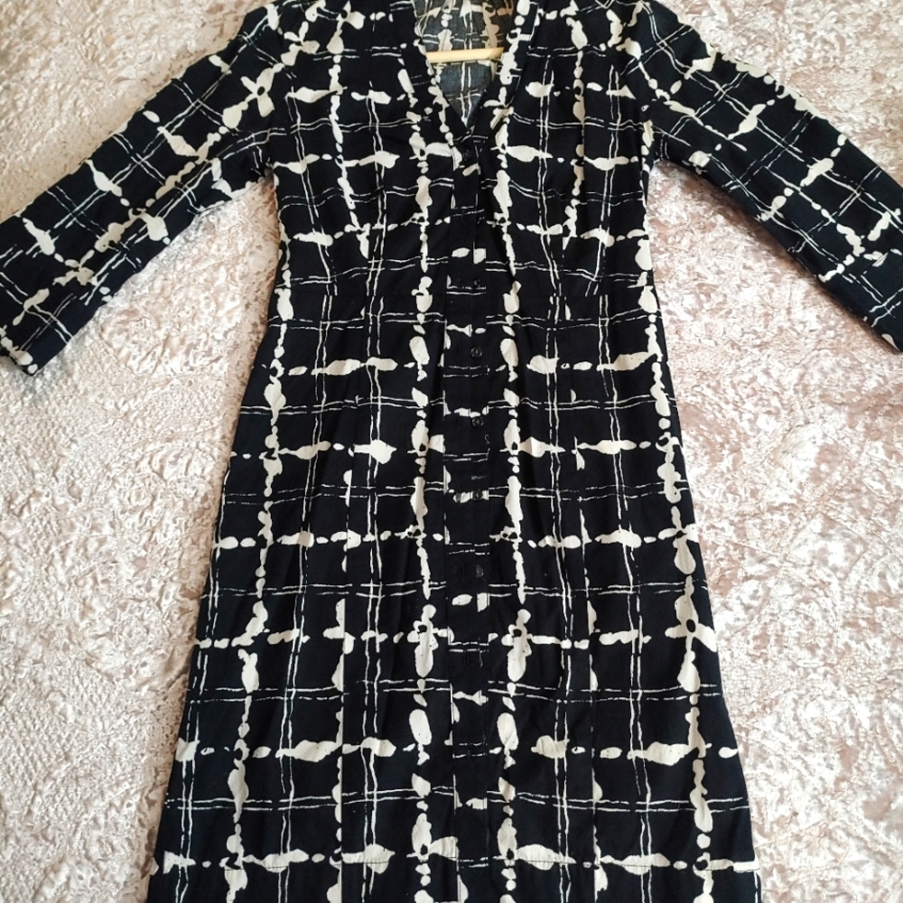 Long sleeve button up , vneck, sleek Express Midi